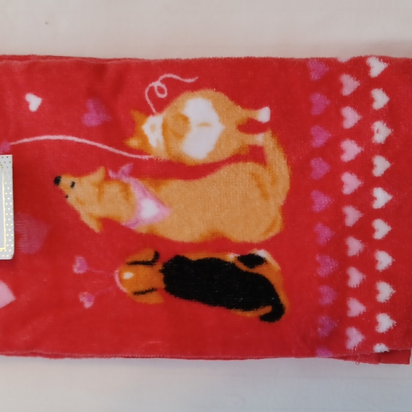 Cupcakes and Cashmere Dogs & Hearts Print Hand Towel Set NEW - Picture 4 of 5